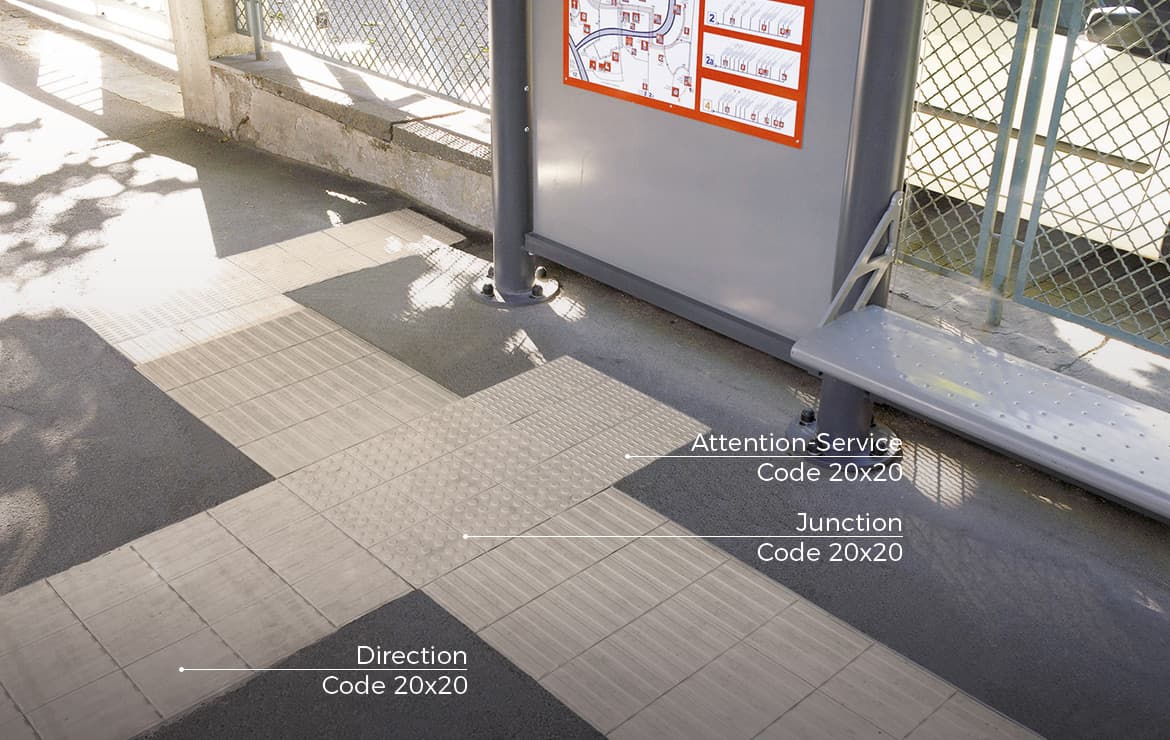 WHITE CIRCLE STUDDED EFFECT