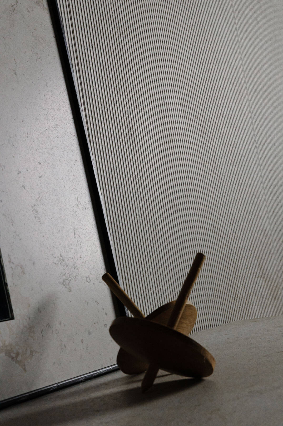 amb-living-ceramics-verso-crosscut-wall-light-arco-03-hr