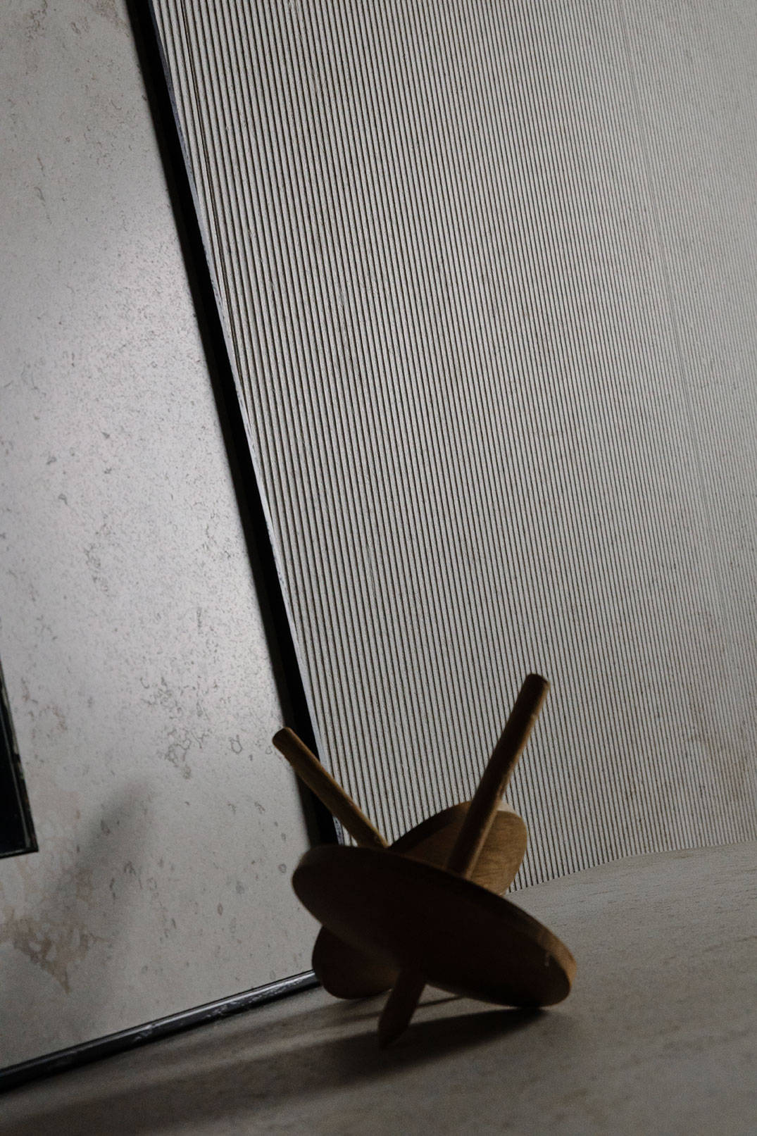 amb-living-ceramics-verso-crosscut-wall-light-arco-03-hr